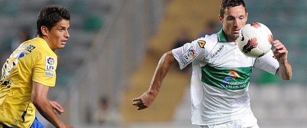 Tres puntos más en el ‘fortín’ del Martínez Valero (1-2)