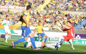 Momo tuvo la mejor ocasión de la primera parte / Samuel Sánchez (udlaspalmas.net)