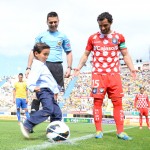 Alejandro Rodríguez realizó el saque de honor / Samuel Sánchez (udlaspalmas.net)