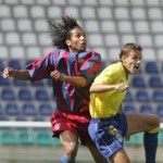 Javi Castellano pugna por el esférico / canariasdeportiva.com