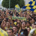 La afición se moviliza para despedir al equipo en Gando