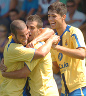 pibes_peq Varias promesas de Las Palmas Atlético celebrando un gol / Mykel