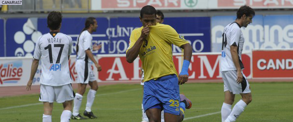 Desde la temporada 2009-2010, con Sergio Krešić en el banquillo de la Unión Deportiva Las Palmas, la entidad amarilla no ha hecho ninguna incorporación externa para reforzar al equipo. Es la segunda vez que pasa desde que Miguel Ángel Ramírez está en la presidencia. Catorce temporadas y varios fichajes desafortunados han tenido que pasar para