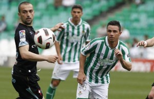 El primer equipo que está en descenso ya se sitúa a cuatro puntos de la salvación. Por la parte alta, todo sigue igual ya que los tres primeros clasificados empataron, incluso el estelar partido entre el Betis y el Celta. La UD, a ocho puntos del descenso.