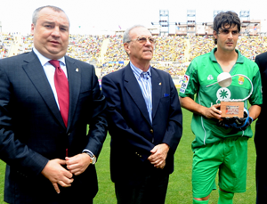 El guardameta argentino, ambicioso, desea militar en una categoría superior la próxima temporada e insiste en su deseo de emigrar. A pesar de ser el portero más goleado de la categoría, ha sido el jugador más regular de la temporada.