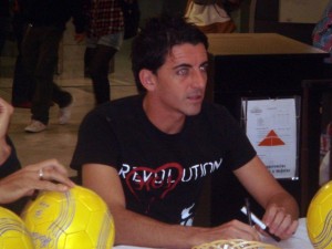 Javi Guerrero, firma de autógrafos en Las Arenas (2)