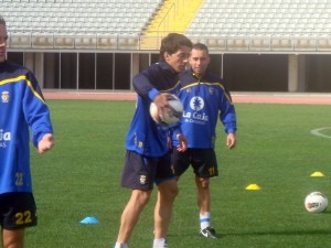 Uno de los capitanes amarillos, el delantero madrileño, fue autocrítico con la situación actual que vive el conjunto grancanario, reconociendo que les cuesta jugar lejos del recinto de Siete Palmas, por lo que seguirán buscando el equilibrio.
