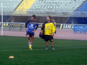 El jugador teldense abandonó antes de tiempo un entrenamiento donde estuvieron ausentes Francis Suárez, David García, Ruymán y Aythami, que son bajas por lesión para el partido de este sábado, contra el Guadalajara.
