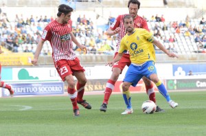 Con un gol de Quiroga cuando ya pasaban dos minutos, la Unión Deportiva Las Palmas dejó los tres puntos en el Gran Canaria, una vez más, con épica y garra, como ya hiciera contra el Guadalajara o el Nástic.