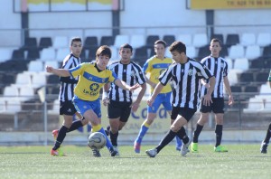 Las Palmas venció al Vecindario en un duro partido gracias a los goles de Nili y Joshua · Si el Tenerife pierde este domingo, los amarillos podrían cantar el alirón el próximo fin de semana.