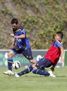 Primer equipo y filial se enfrentaron esta mañana en Barranco Seco, en sustitución al partido suspendido ante el Vecindario. Chrisantus en dos ocasiones, Juanpe y Vitolo marcaron. Solo resta el amistoso del sábado ante el Tenerife.