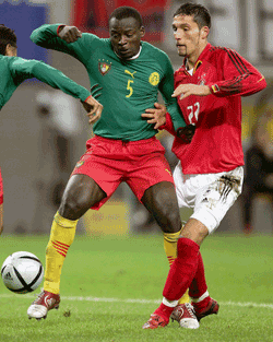 Atoubapeq La Unión Deportiva Las Palmas ha anunciado la contratación de Timothée Atouba, lateral izquierdo camerunés, para reforzar el lateral izquierdo amarillo. "Queremos más competitividad", argumenta Miguel Ángel Ramírez.