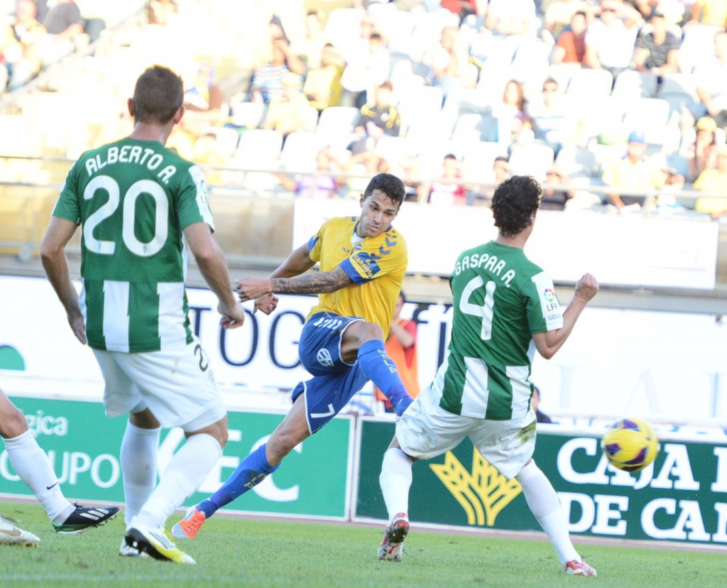 Vitolo, Córdoba | udlaspalmas.NET El ex jugador de la Unión Deportiva Las Palmas, ya retirado del fútbol profesional, marcó su único hat-trick en un partido en el Estadio de Gran Canaria contra el Córdoba. El recinto de Siete Palmas coreó su nombre. La mejor versión, o al menos la más regular, de Vitolo (02/11/1989, Gran Canaria) en la Unión