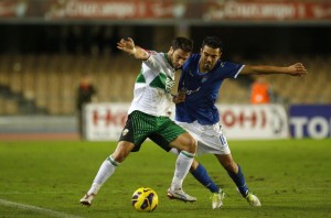 El equipo de Esteban Vigo, próximo rival de la Unión Deportiva, disputó más de media hora con un jugador menos, debido a la expulsión de José Vega, y aguantó las acometidas del líder de la categoría · El conjunto andaluz ya suma seis jornadas seguidas sin conocer la derrota.
