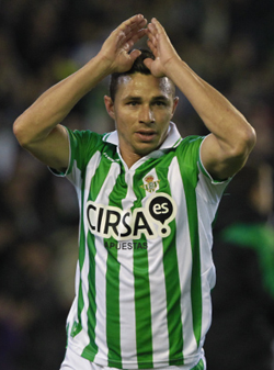 El conjunto bético, desde la derrota en el derbi sevillano, encadenó tres victorias consecutivas. Rubén Castro, pichichi nacional, es el abanderado del conjunto andaluz, donde destacan otros canarios como Fabricio, Mario o Ángel López. Lea el análisis de beticismo.net.