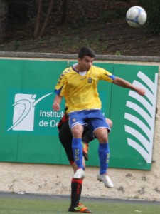 El árbitro anuló un gol de Adrián