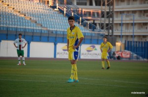 El pichichi amarillo Héctor Hernández antes de transformar el penalti / Mario Gª de la Santa