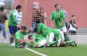 Los jugadores del Estrella celebran el gol de David Figueroa / Samuel Sánchez (udlaspalmas.net)