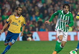 David González persigue al internacional Beñat / Web oficial