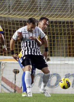 Tato, defendido por Deivid, en una imagen de esta temporada / laprovincia.es