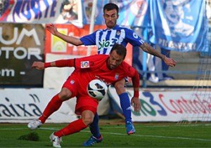 Tato cubierto por Samuel San José, ex amarillo, en el partido de ida / marca.com