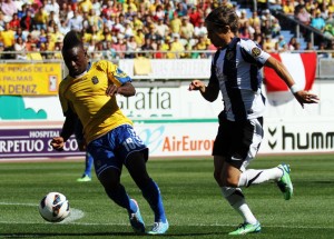 Thievy mandó un balón al palo / Daniel Cáceres (udlaspalmas.net)