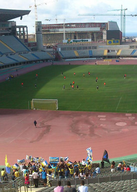 Ultra Naciente animó a la la plantilla en el entreno de este jueves / @Edu_ARTILES