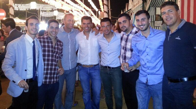 Kevin y sus amigos se encontraron con Lobera y el cuerpo técnico en la Feria de Sevilla. Destaca la calidad humana de todos ellos.