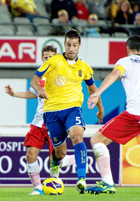 David García se postula como el candidato para sustituir a Pignol en el lateral diestro. En la imagen, en el partido de ida. / Samuel Sánchez (udlaspalmas.net)