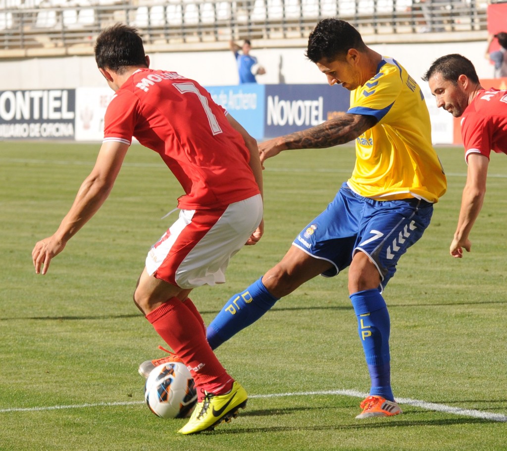 DSC_3116 | udlaspalmas.NET Desde su vuelta al fútbol profesional en 2006, la Unión Deportiva Las Palmas se la ha jugado en la última jornada en cinco temporadas, consiguiendo siempre su objetivo, a veces por deméritos de los rivales. La Unión Deportiva Las Palmas se la juega en la última jornada. Una vez más, el conjunto grancanario llega a