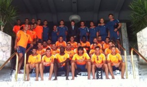 La plantilla de la UD Las Palmas posa en la instalaciones del Gloria Palace / Facebook