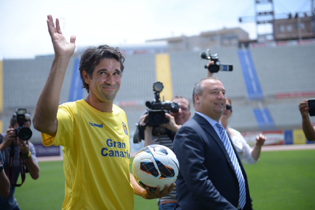 Juan Carlos Valerón en su salida al césped del Gran Canaria / Samuel Sánchez (udlaspalmas.net)