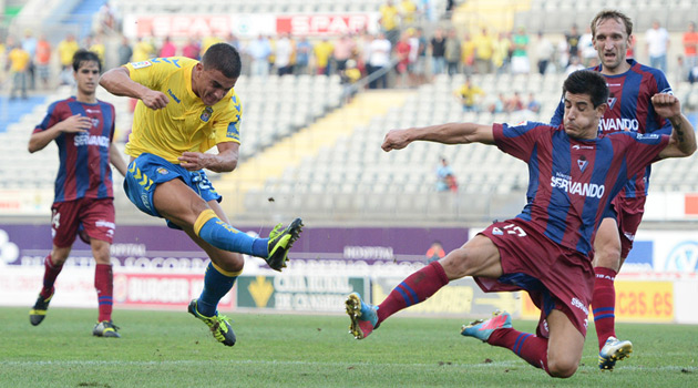 El derechazo cruzado de Asdrúbal en el minuto 92 dio el empate a la Unión Deportiva / Samuel Sánchez (UDLASPALMAS.NET)