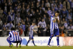 Los jugadores del Deportivo lamentan el descenso / AFP.