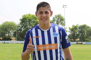 Mauro Quiroga, en su presentación con el Alavés. / Web oficial Deportivo Alavés.