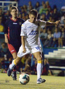 José Artiles, en una acción del amistoso en Telde / Samuel Sánchez (UDLASPALMAS.NET)