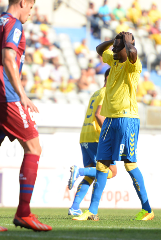 Chrisantus peleó por encontrar portería, pero no tuvo acierto / Samuel Sánchez (UDLASPALMAS.NET)