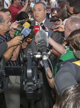 Ramírez confirmó que la situación del delantero nigeriano ha dado "un giro de 180 grados" y será parte de la plantilla 2013-2014 de la Unión Deportiva Las Palmas. Asimismo, apuntó que aún quedan por sellar cuatro nuevas incorporaciones. "Ahora mismo la cosa ha dado un giro de 180 grados, el jugador [Chrisantus] está convencido que