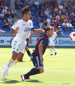 David Simón durante el partido ante el Huesca / C. Pascual