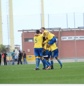 Celebración de los jugadores del filial amarillo / udlaspalmas.net