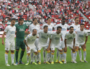 Alineación de la Unión Deportiva en El Molinón / El Comercio