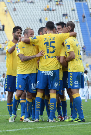 Una piña en el segundo tanto / Samuel Sánchez (udlaspalmas.net)