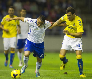 Suso creó constante peligro en la banda a Castillo / Foto: LFP.