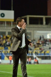Sergio Lobera, dando indicaciones desde la banda / Samuel Sánchez (udlaspalmas.net)