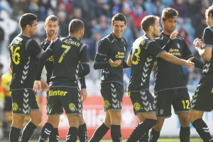 Los jugadores grancanarios celebran el tanto de Aythami / Riazor.org