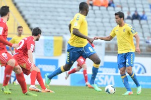 Masoud, controlando el balón / Samuel Sánchez (udlaspalmas.net)