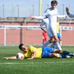 Las Palmas Atlético sigue mandado en el grupo segunda de la Segunda División B tras vencer de forma cómoda al Real Madrid C. Las jugadas ensayadas fueron clave para el conjunto de Víctor Afonso, que le saca cinco puntos al segundo clasificado. Leo, Carlos y Ayoze Placeres hicieron los goles del líder. Vea la fotogalería.