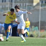 Las Palmas Atlético sigue mandado en el grupo segunda de la Segunda División B tras vencer de forma cómoda al Real Madrid C. Las jugadas ensayadas fueron clave para el conjunto de Víctor Afonso, que le saca cinco puntos al segundo clasificado. Leo, Carlos y Ayoze Placeres hicieron los goles del líder. Vea la fotogalería.