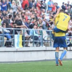 Las Palmas Atlético sigue mandado en el grupo segunda de la Segunda División B tras vencer de forma cómoda al Real Madrid C. Las jugadas ensayadas fueron clave para el conjunto de Víctor Afonso, que le saca cinco puntos al segundo clasificado. Leo, Carlos y Ayoze Placeres hicieron los goles del líder. Vea la fotogalería.