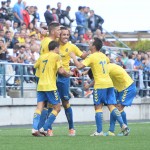 Las Palmas Atlético sigue mandado en el grupo segunda de la Segunda División B tras vencer de forma cómoda al Real Madrid C. Las jugadas ensayadas fueron clave para el conjunto de Víctor Afonso, que le saca cinco puntos al segundo clasificado. Leo, Carlos y Ayoze Placeres hicieron los goles del líder. Vea la fotogalería.